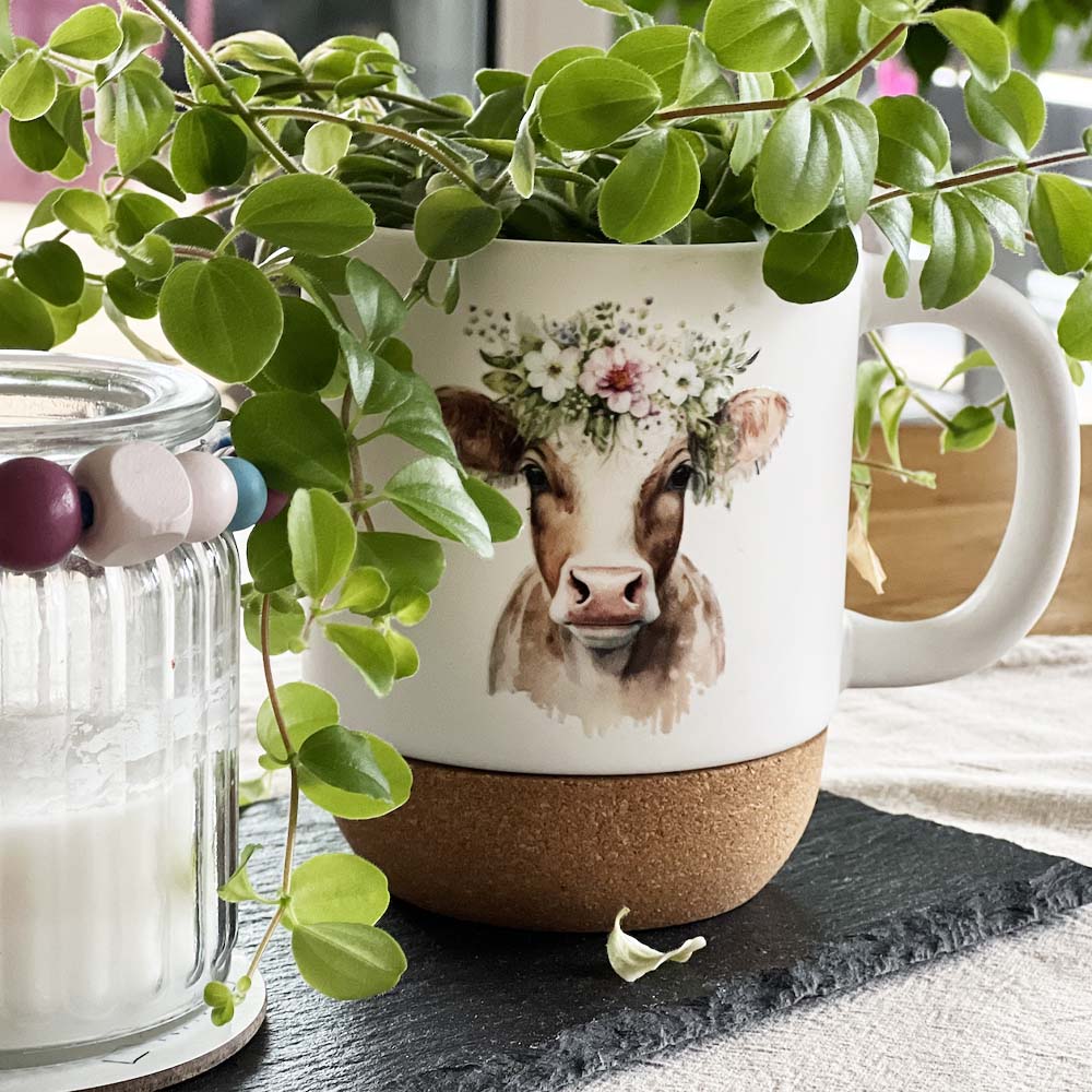 Tasse Kuh mit Kopfschmuck aus Keramik mit Korkboden - Matte Oberfläche
